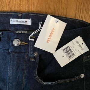 NWOT Good American Size 8 good legs crop